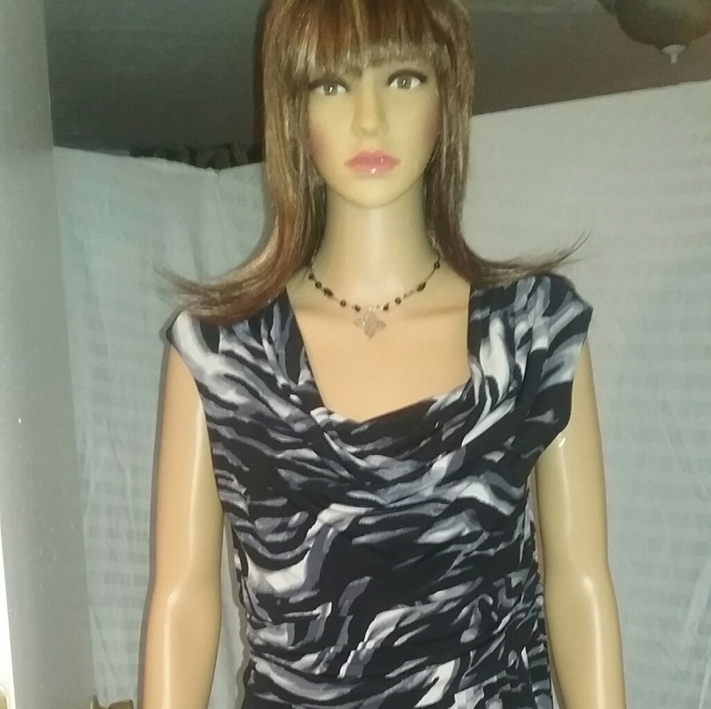 Entocus dress sz 12 sh to sh 26 16 1/2  Len